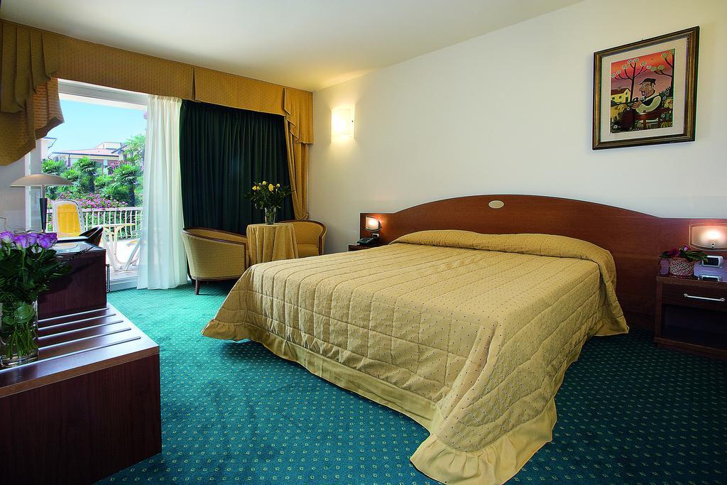 Hotel Capri Bardolino 3S Habitación foto