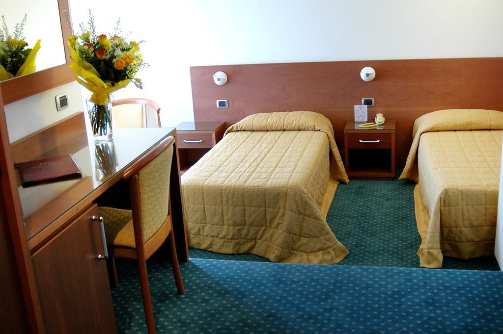 Hotel Capri Bardolino 3S Habitación foto
