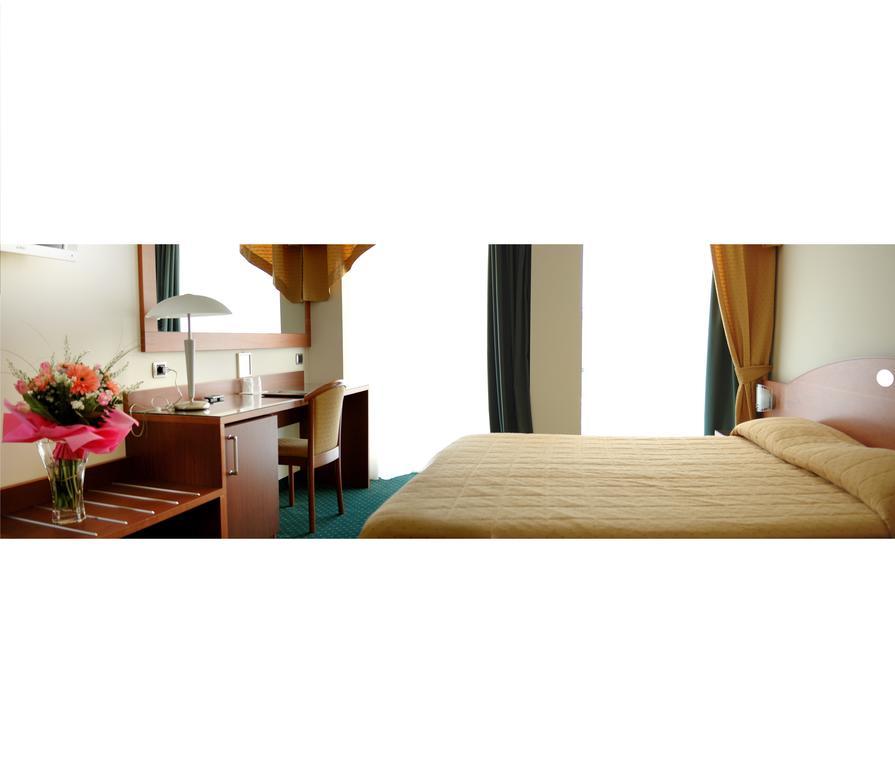 Hotel Capri Bardolino 3S Habitación foto