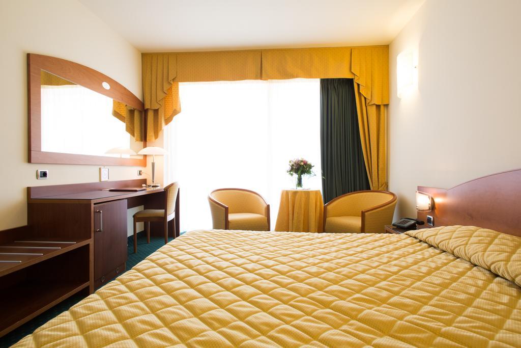 Hotel Capri Bardolino 3S Habitación foto