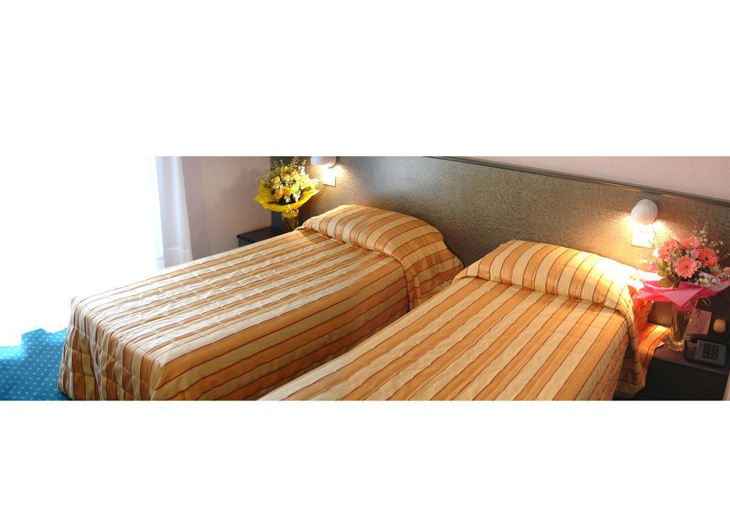 Hotel Capri Bardolino 3S Habitación foto