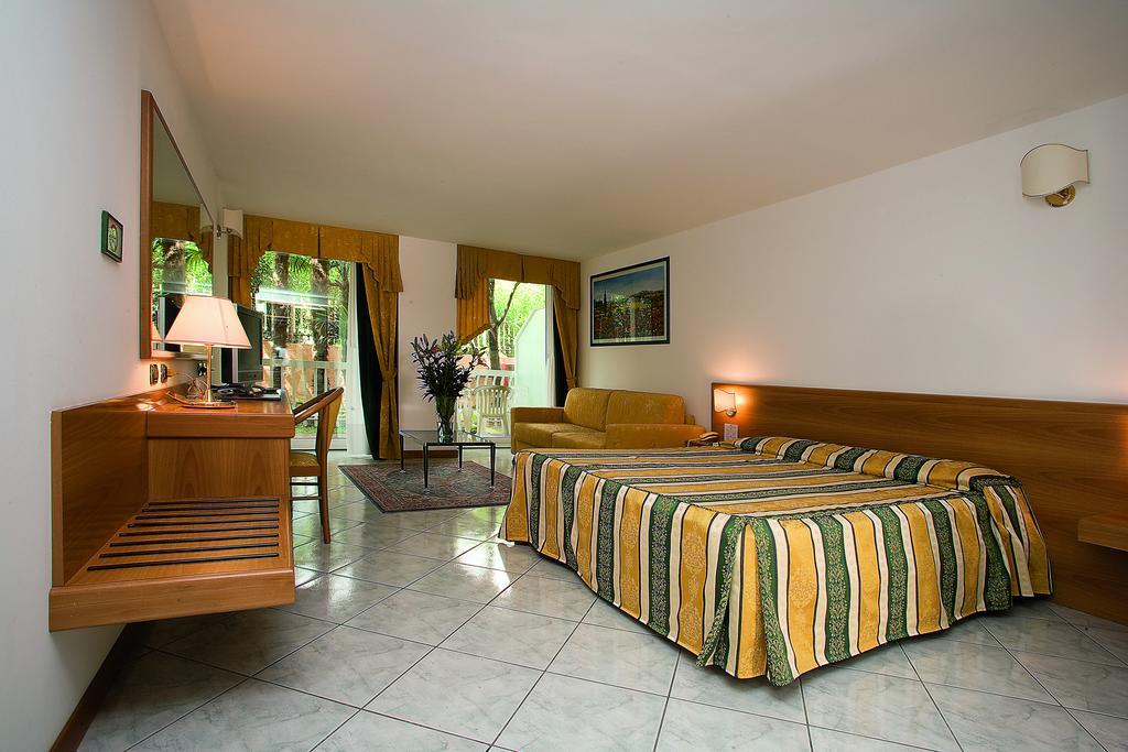 Hotel Capri Bardolino 3S Habitación foto