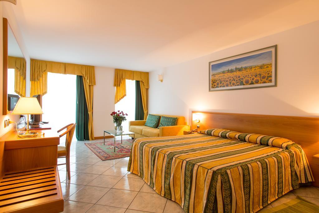 Hotel Capri Bardolino 3S Habitación foto