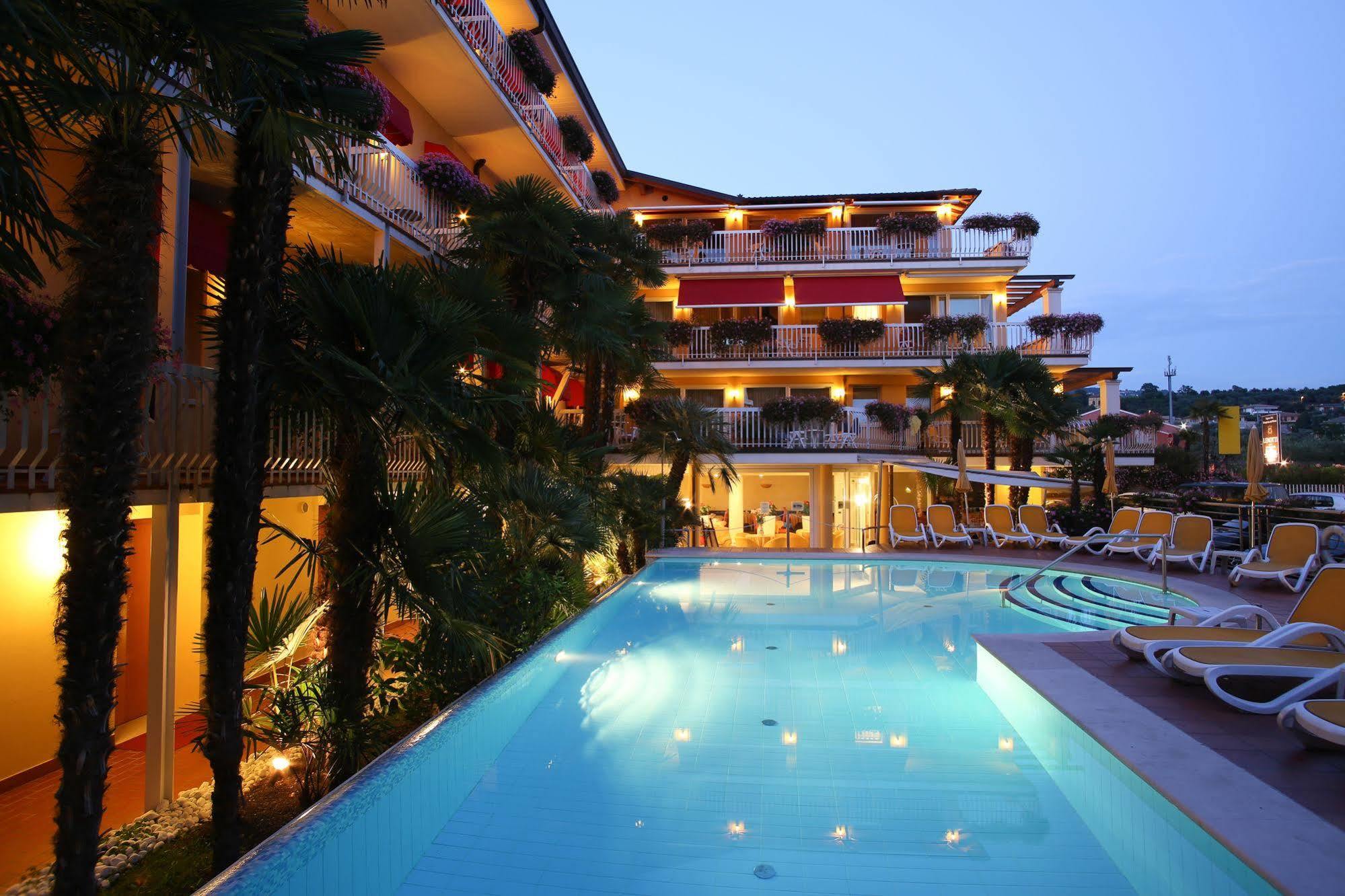 Hotel Capri Bardolino 3S Exterior foto